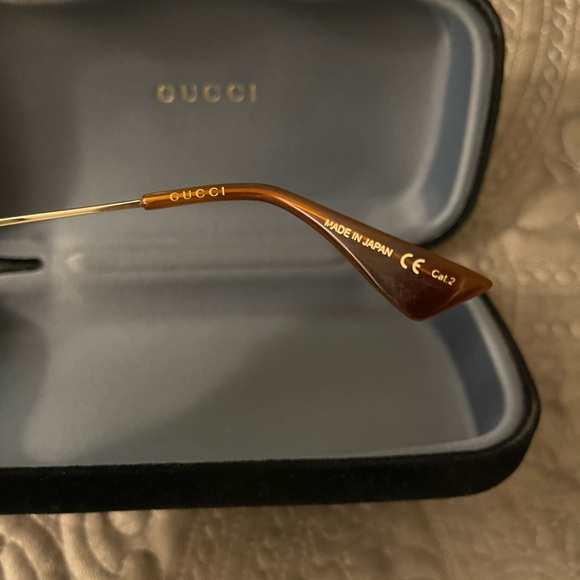 Gucci Shades - Picture 4 of 7